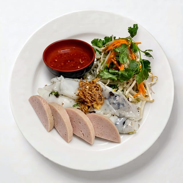 Vietnamese Steam Rice Roll (Bánh Cuốn).